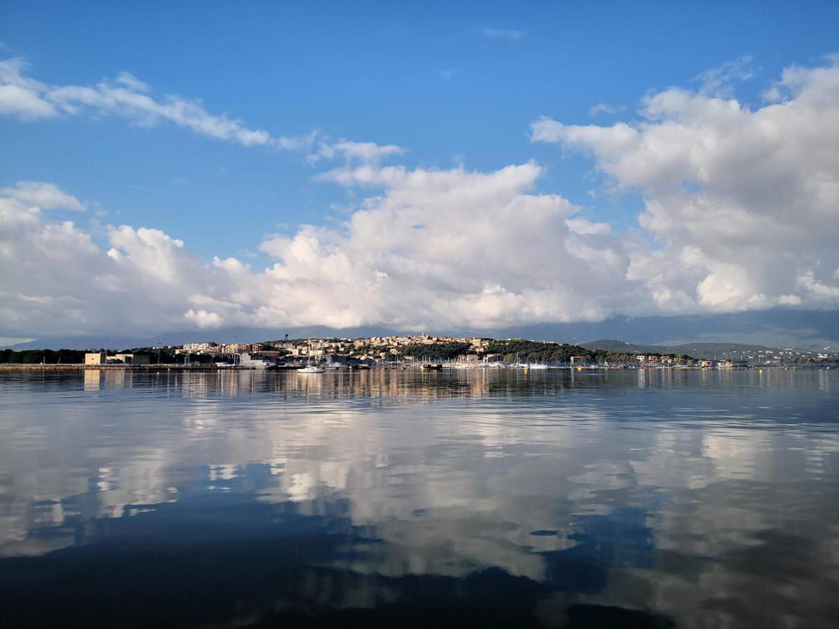 Stlocavoile A Bord D' 1 Voilier Au Port Porto-Vecchio (Corsica)