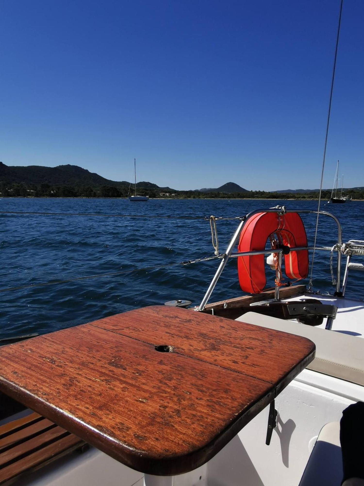 Bateau-hôtel Stlocavoile A Bord D' 1 Voilier Au Port Porto-Vecchio (Corsica)